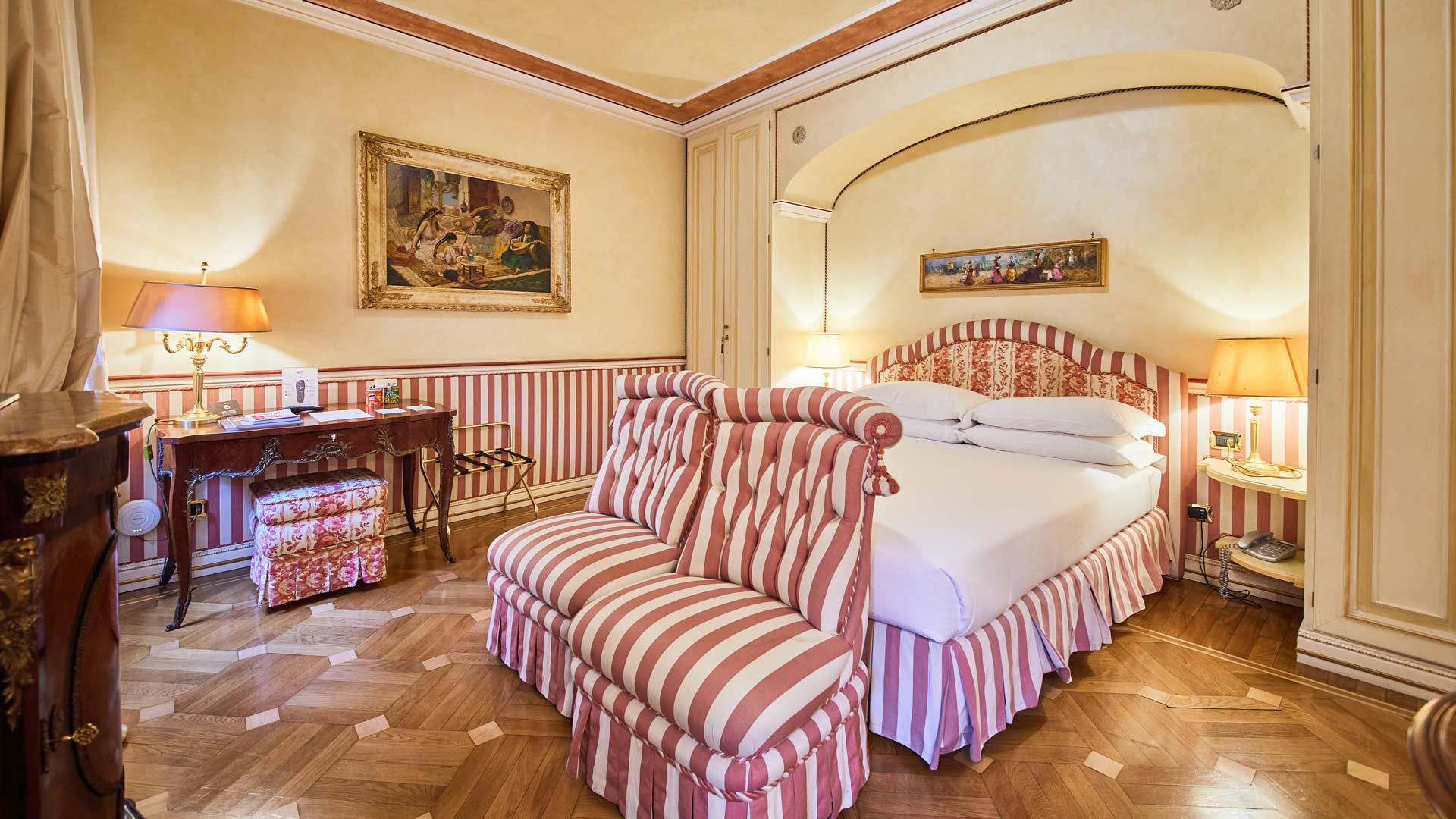 Rooms & Suites - In a seventeenth-century residence