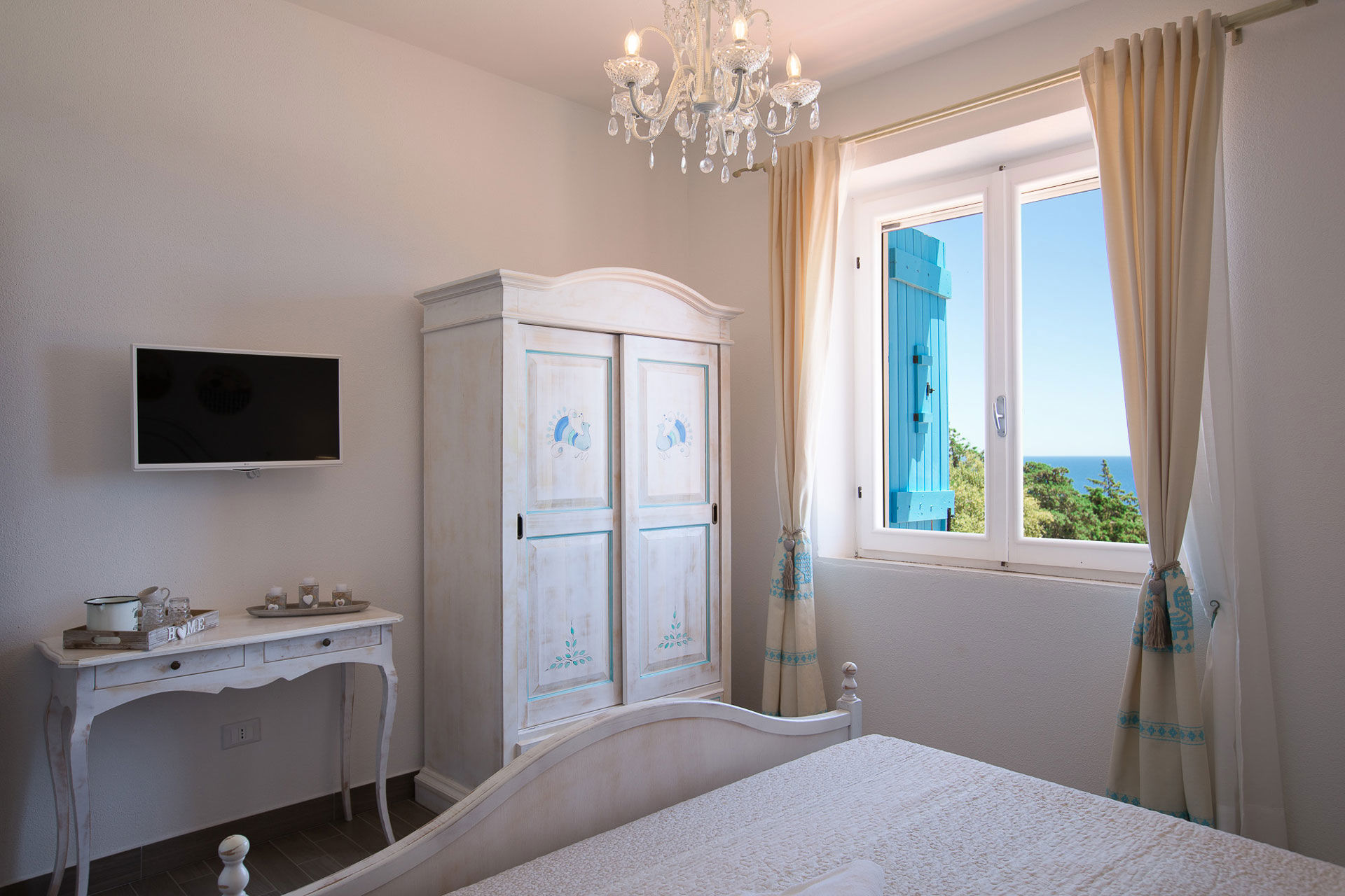 Rooms & Suites 13