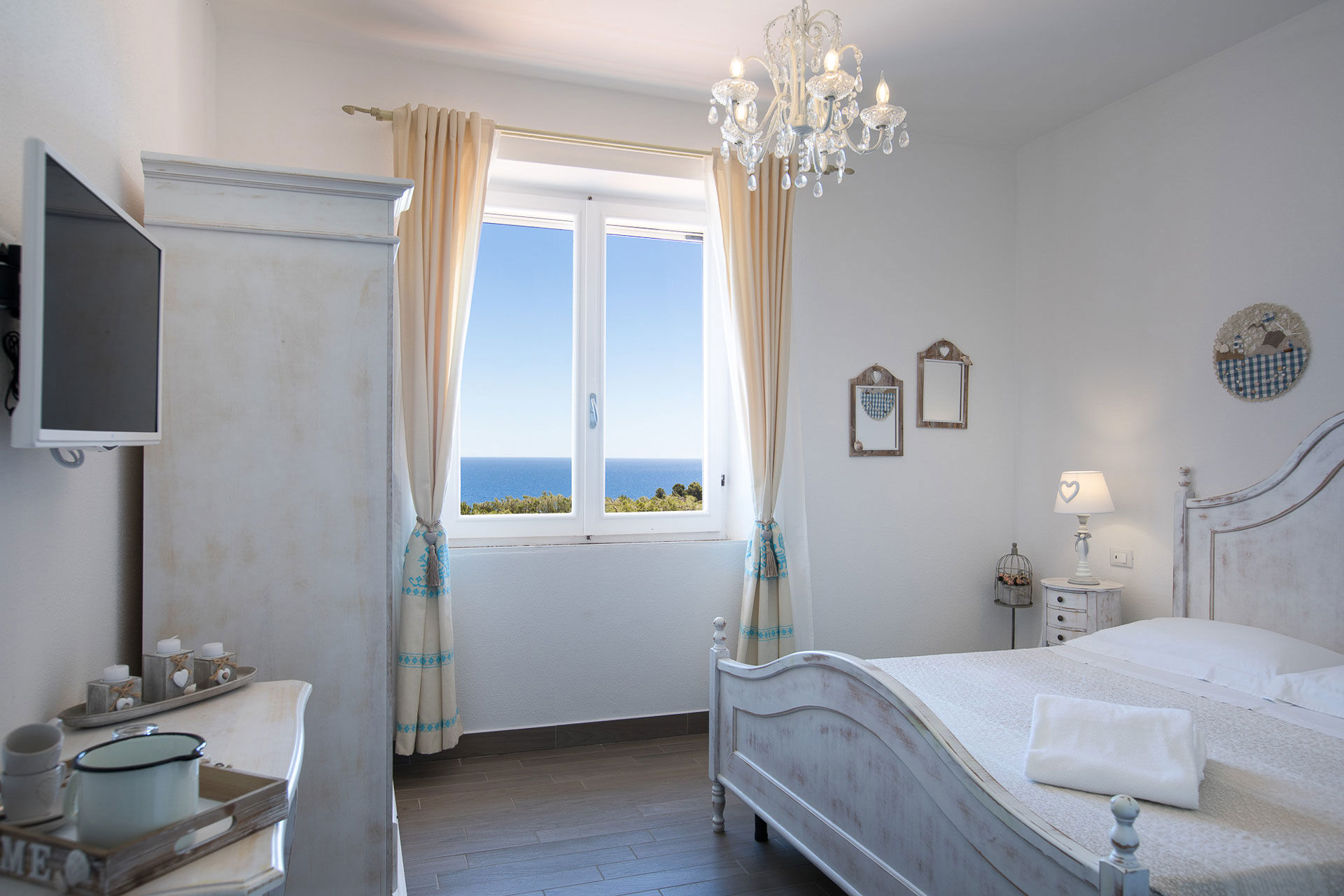 Rooms & Suites 12