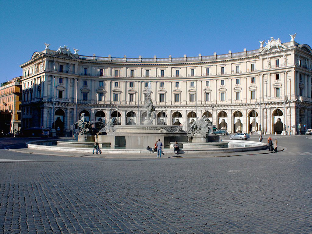 gallery/1024-pic-rome-piazza-repubblica.jpg