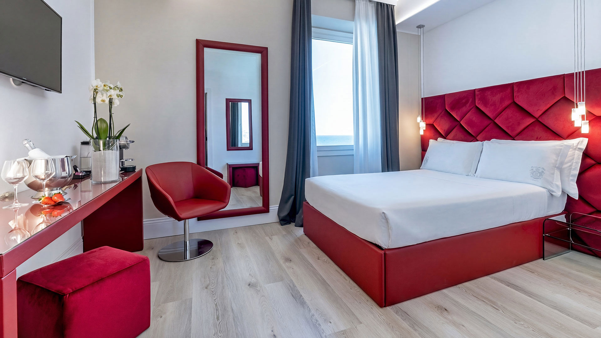 Deluxe with French Bed 1