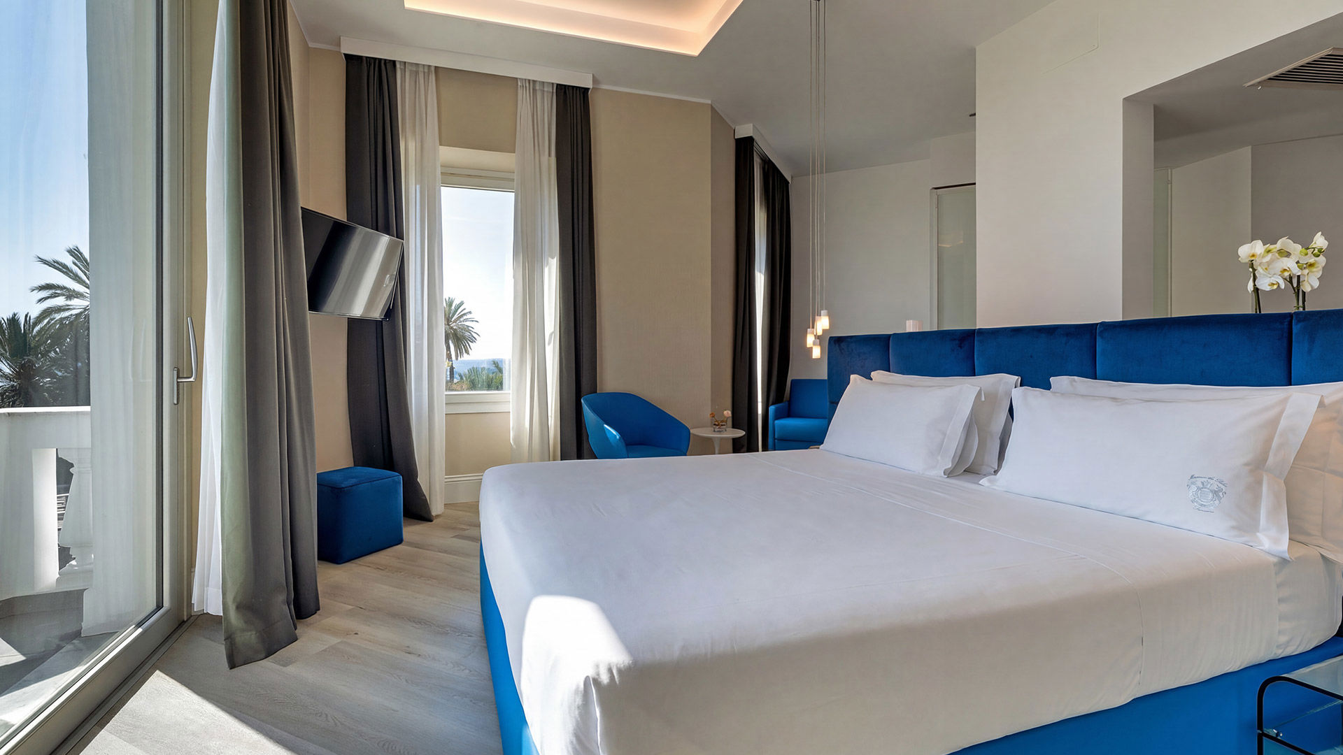 Deluxe Junior Suite - Sea View and Balcony 4