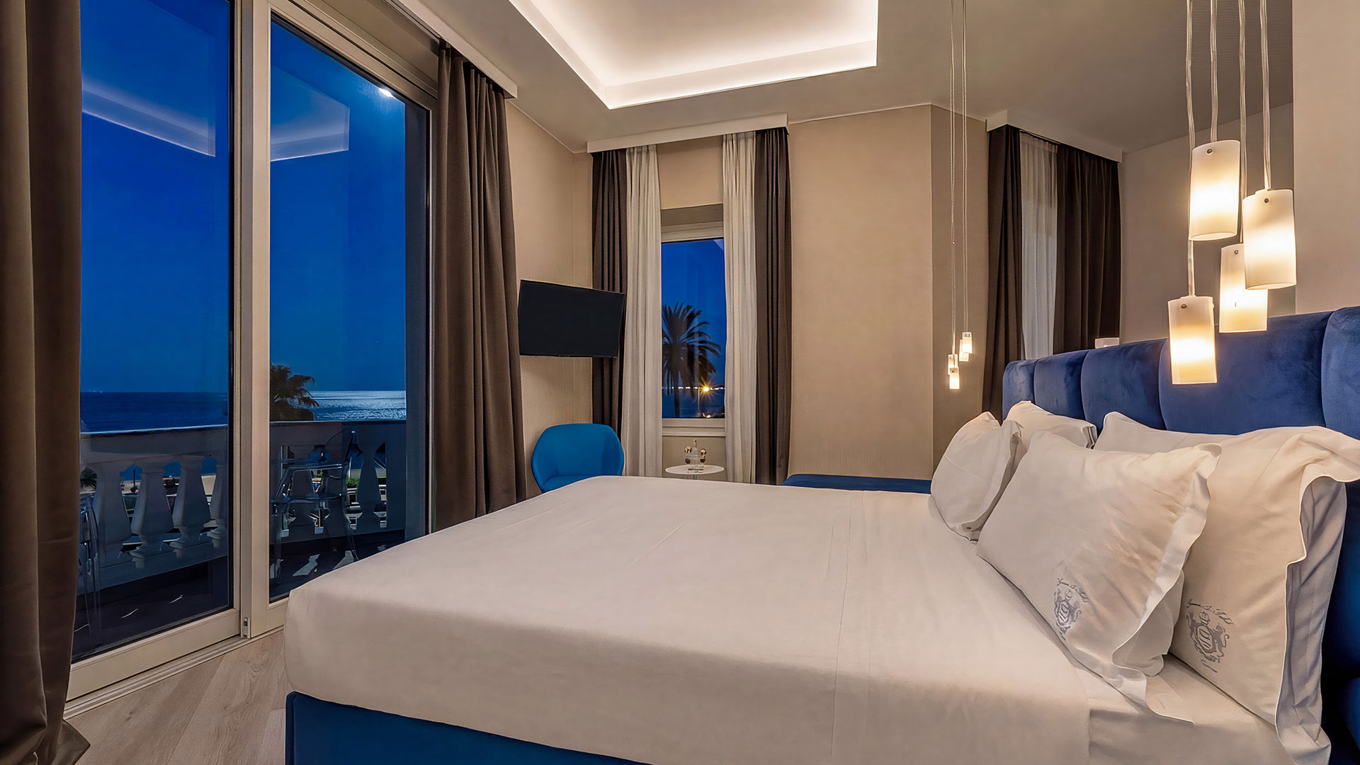 Deluxe Junior Suite - Sea View and Balcony 7