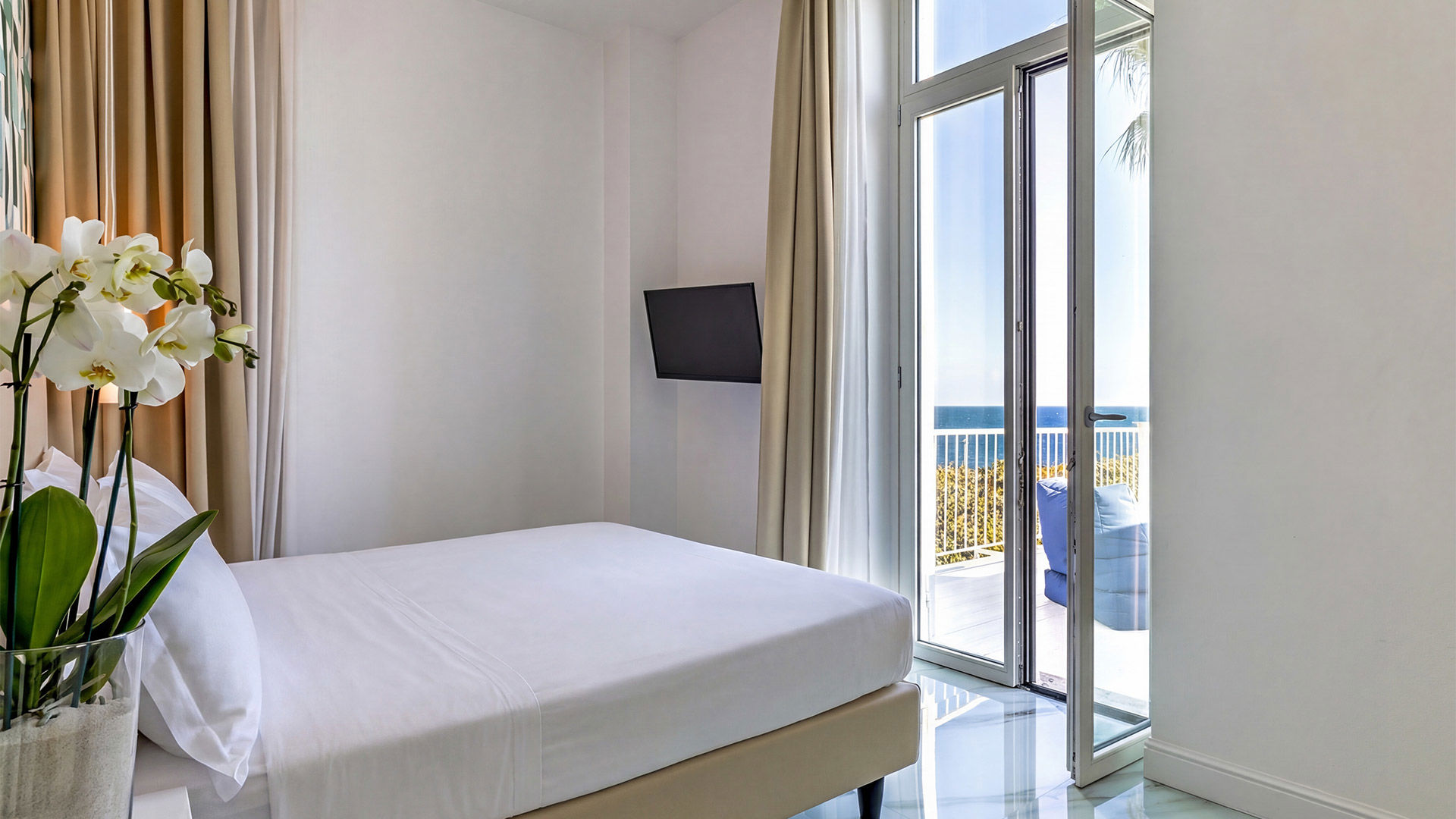 Comfort con Letto alla Francese Vista Mare con Terrazzo 2