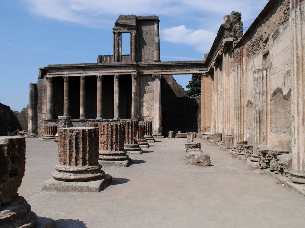 gallery/1024-napoli-siti-archeologici.jpg