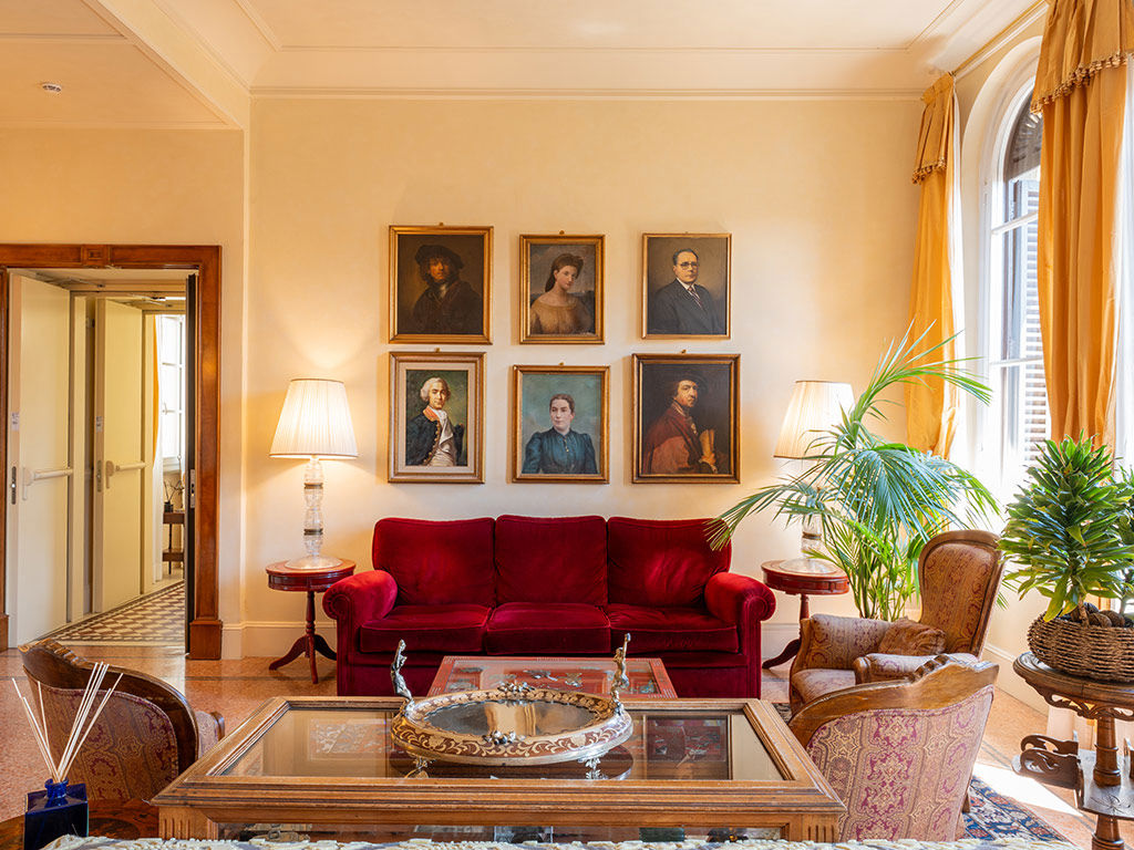Discover the timeless charm of Hotel Pendini in Florence, Italy