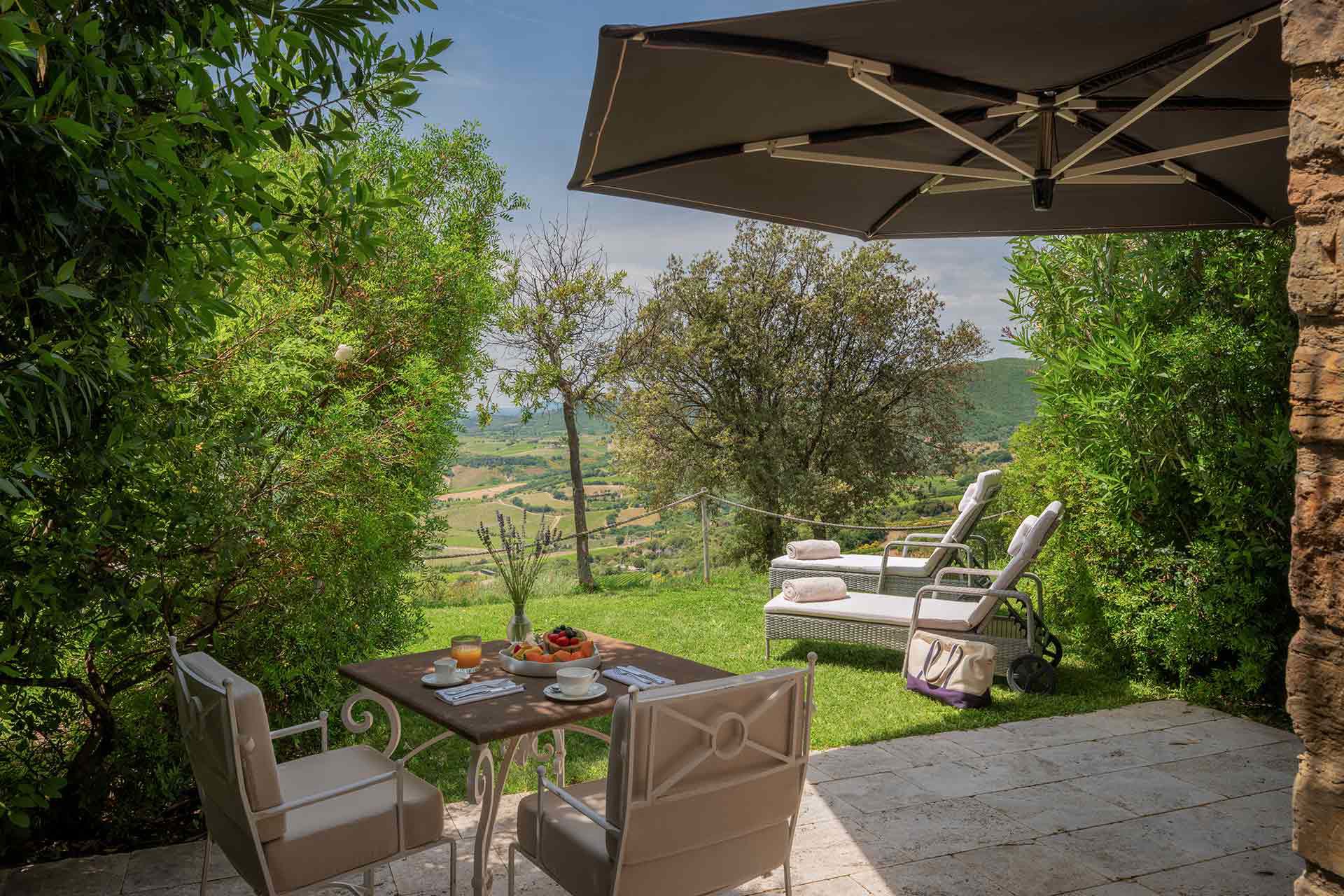 45 Suites overlooking the Timeless Landscapes of Val d'orcia 6