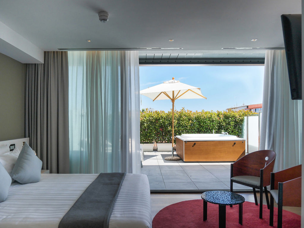 Monaco Suites Hotel 5
