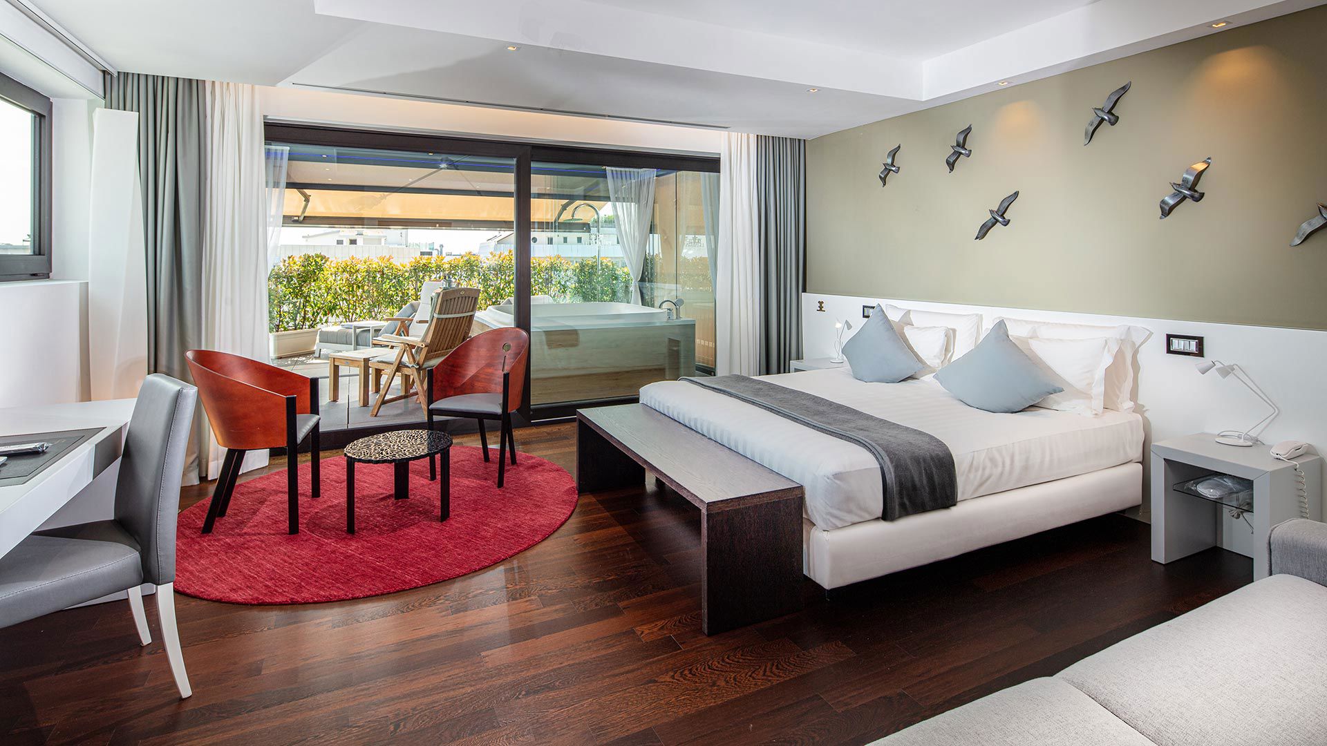 Luxury Suite 1