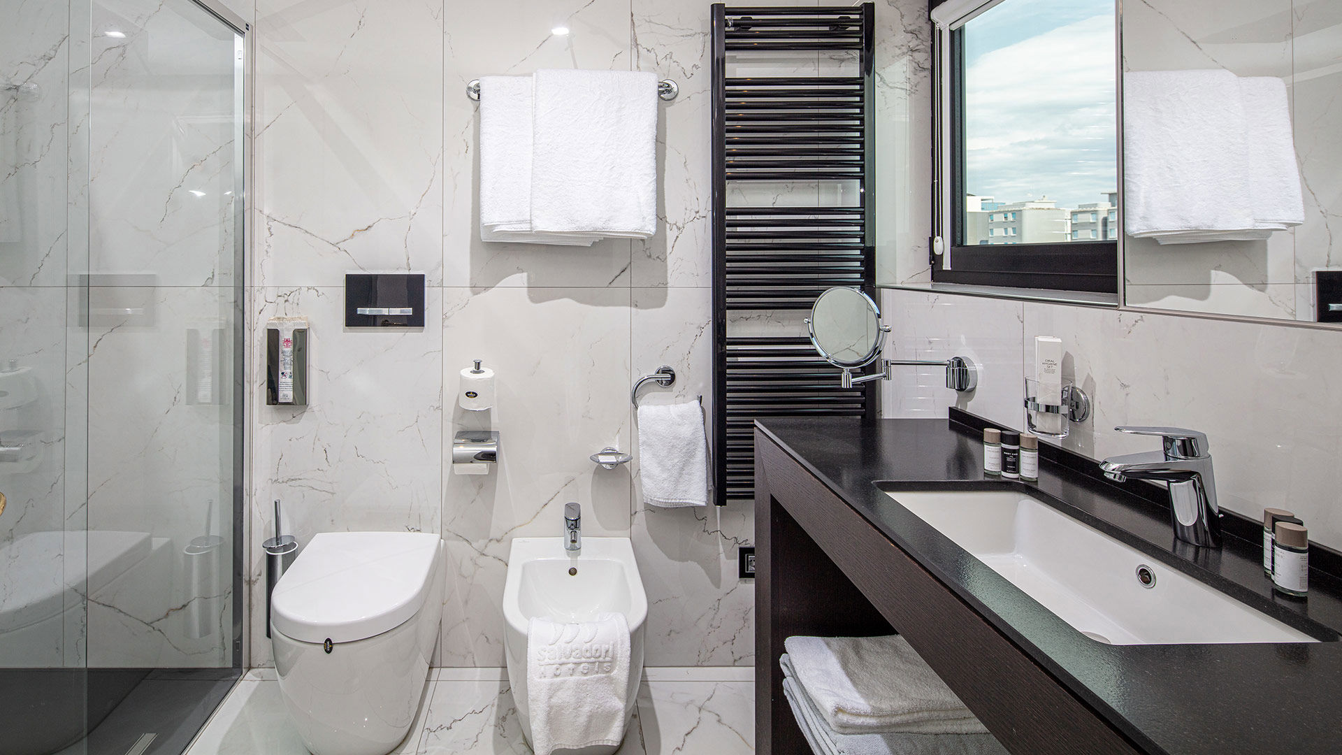 Luxury Suite 4