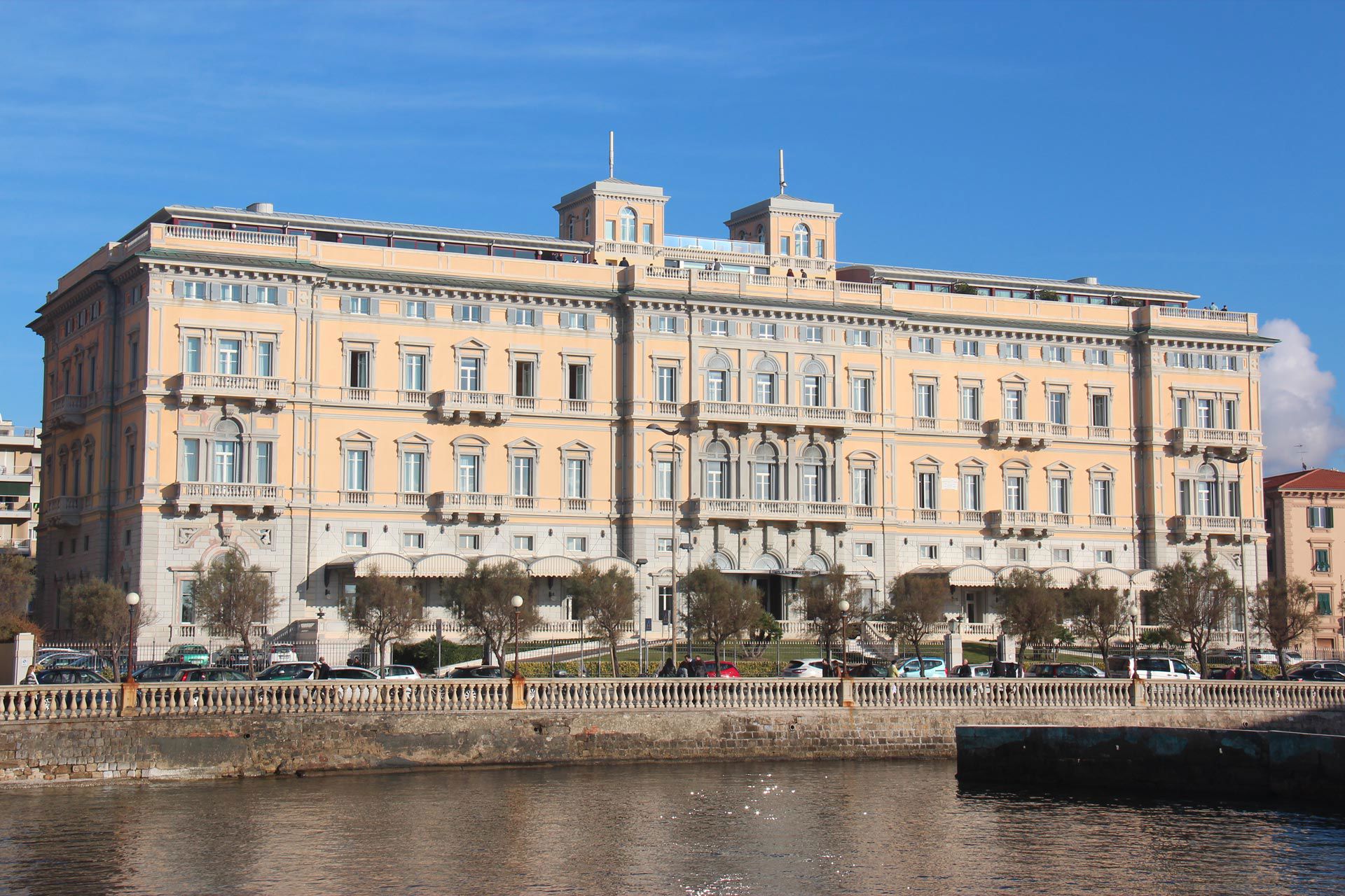 Hotel 9