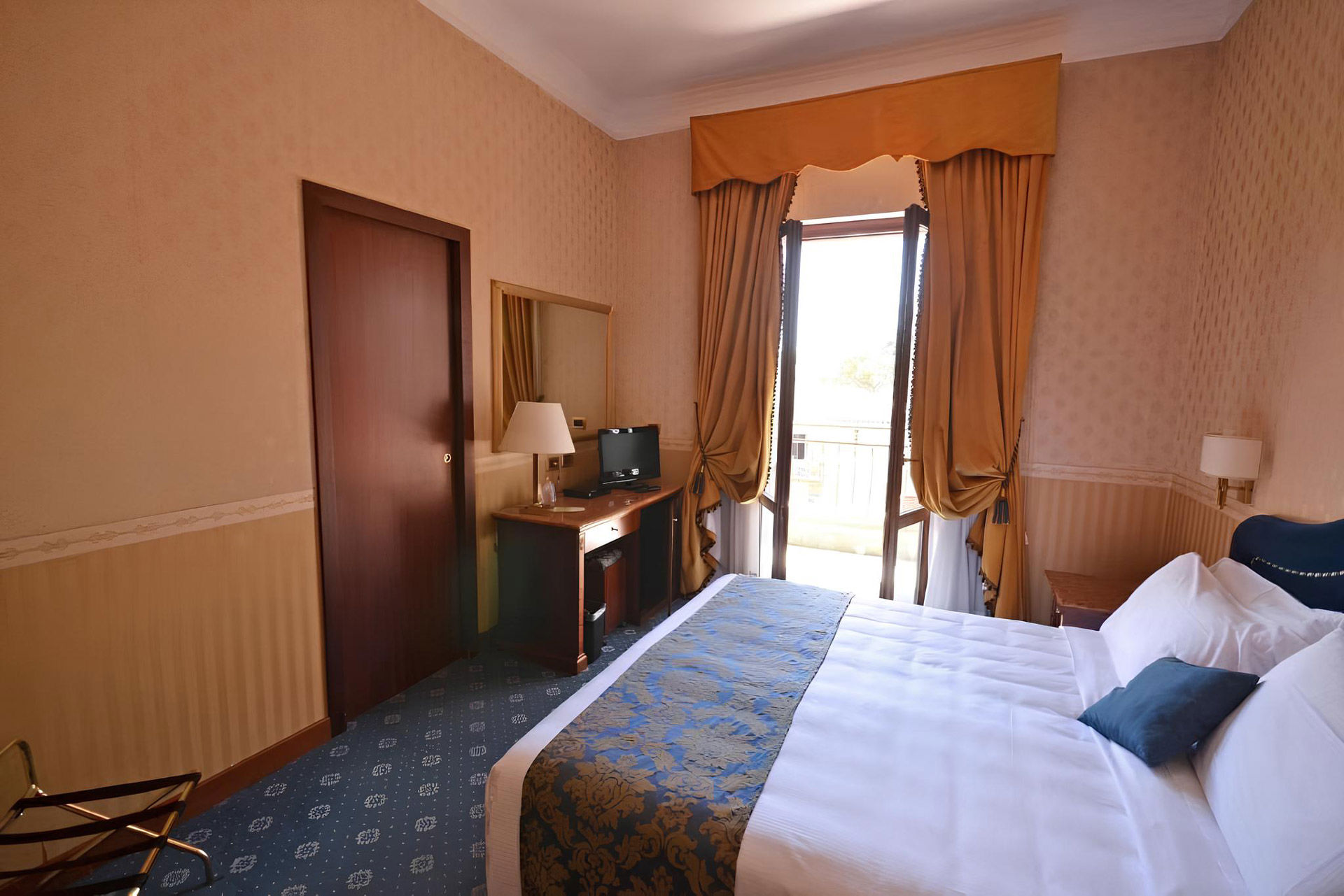Rooms 8