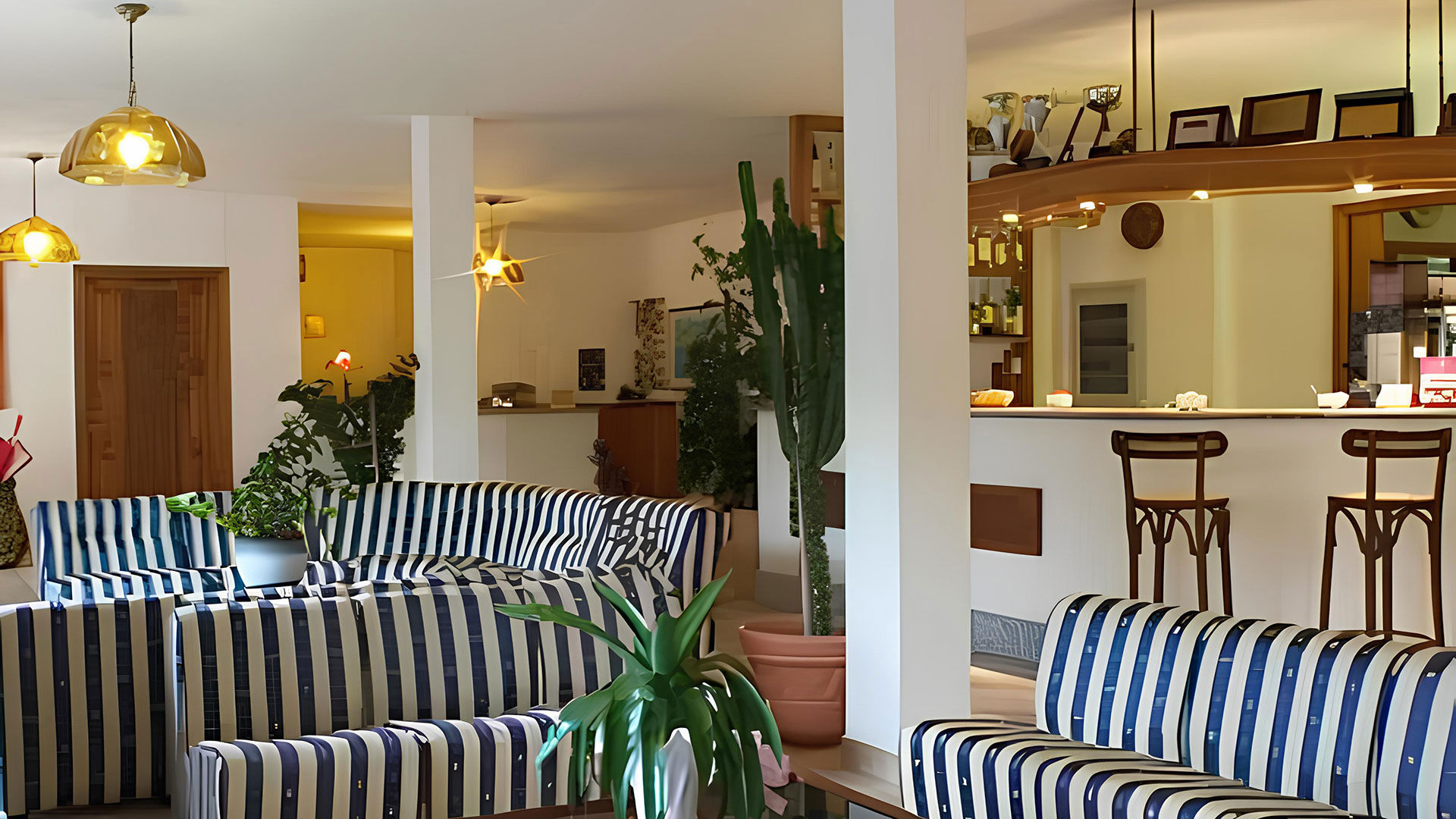 Hotel & Resort 6
