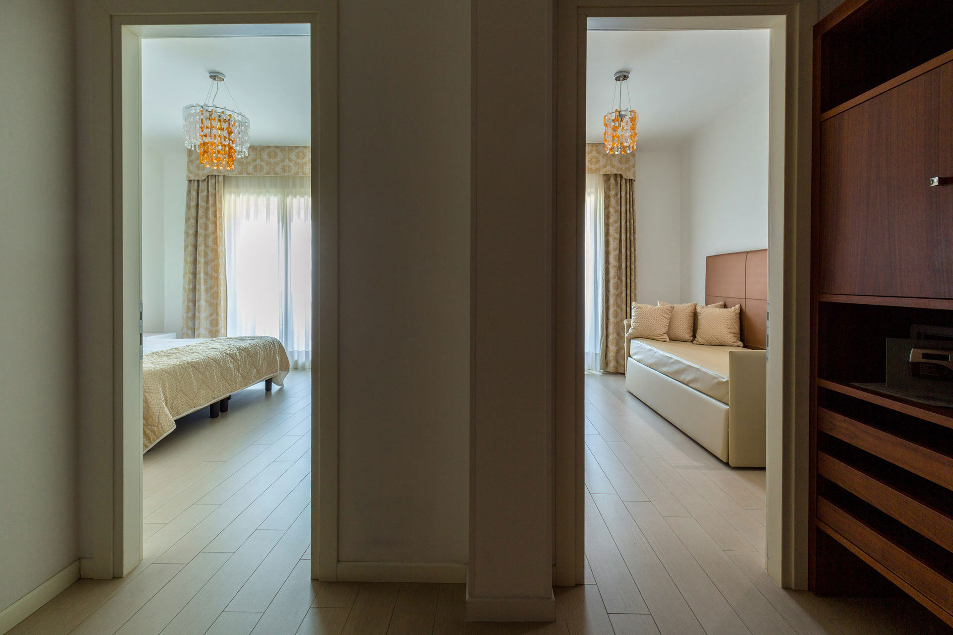 Family Junior Suite - Side lake view