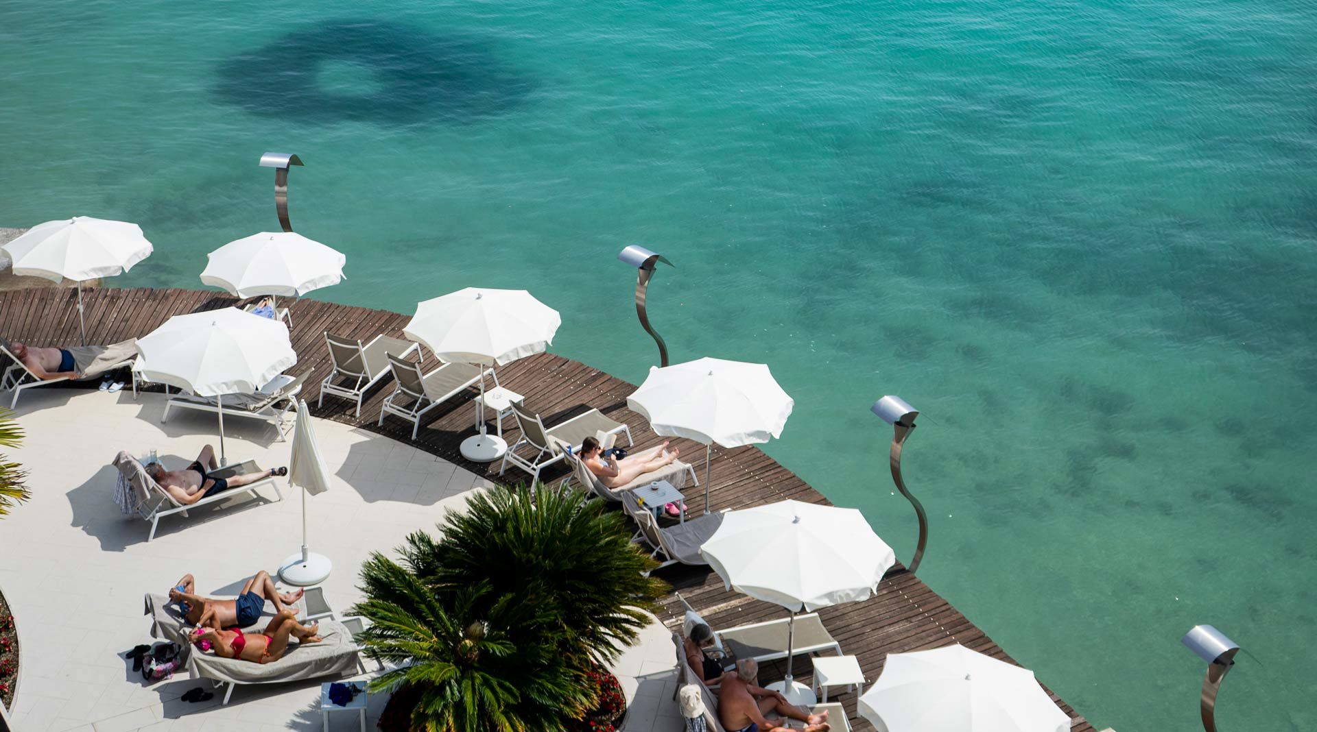 The Terrace - Uninterrupted views of the lake