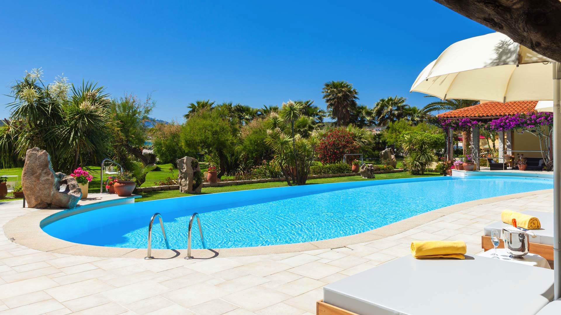 Piscina - Con panorama sulle colline sarde