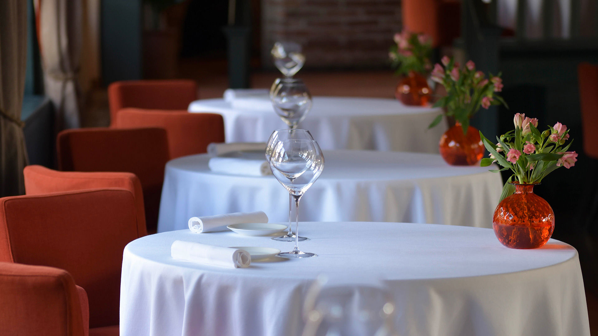 Dettaglio di tavoli apparecchiati, Ristorante Poggio Rosso