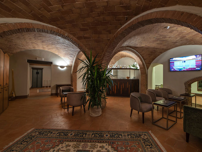 Lounge Bar  7