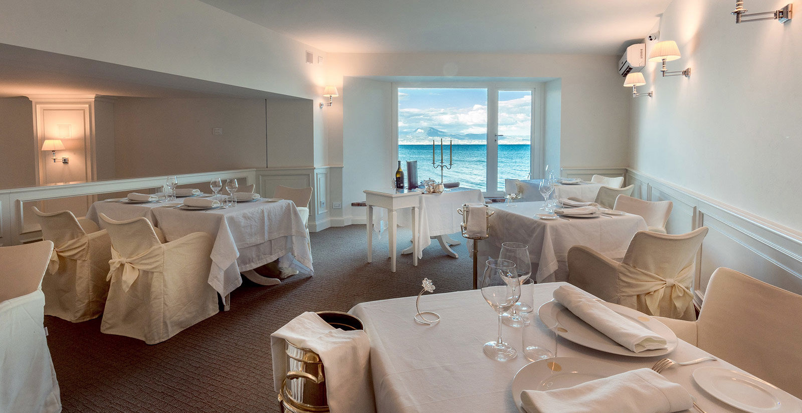 Discover La Speranzina: A Luxury Hotel with Restaurant in Sirmione 4