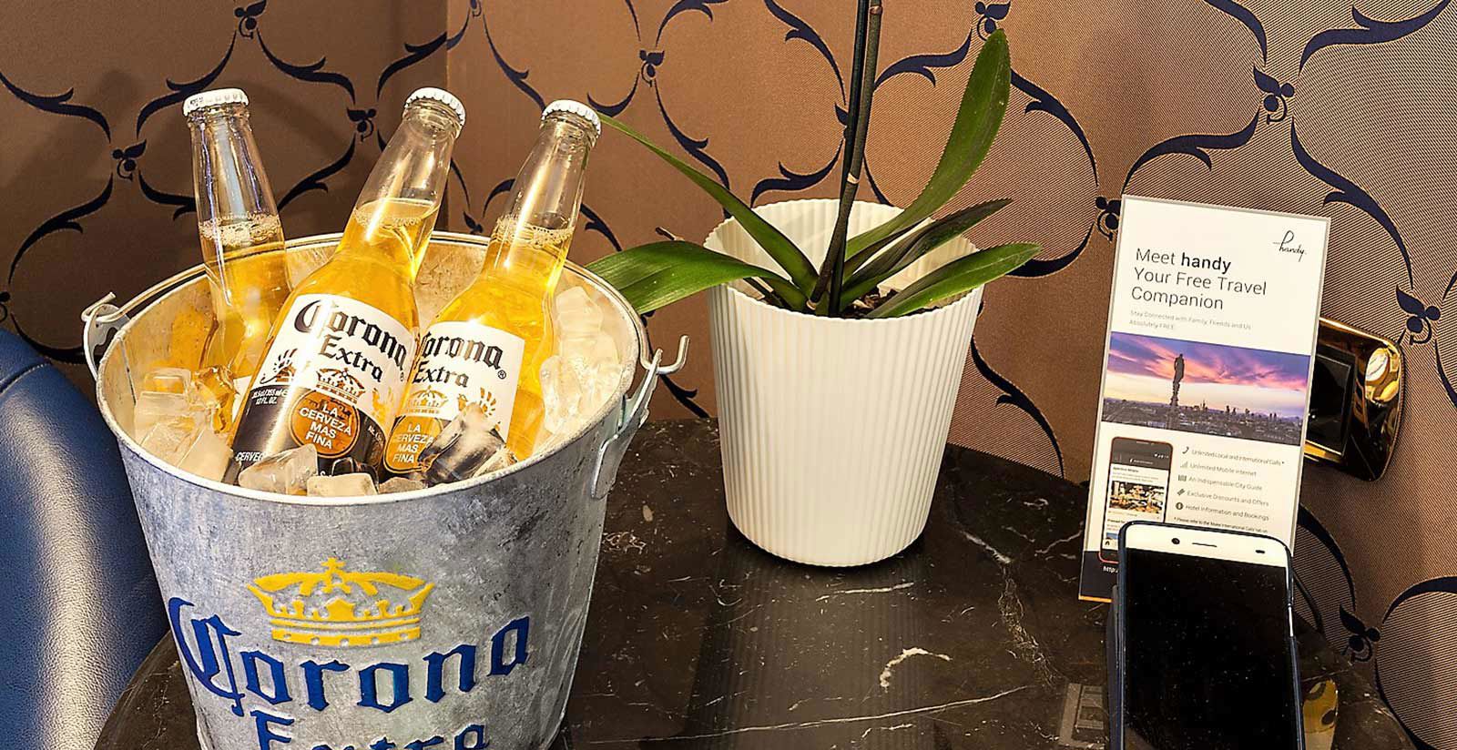 Deluxe with exterior views 8