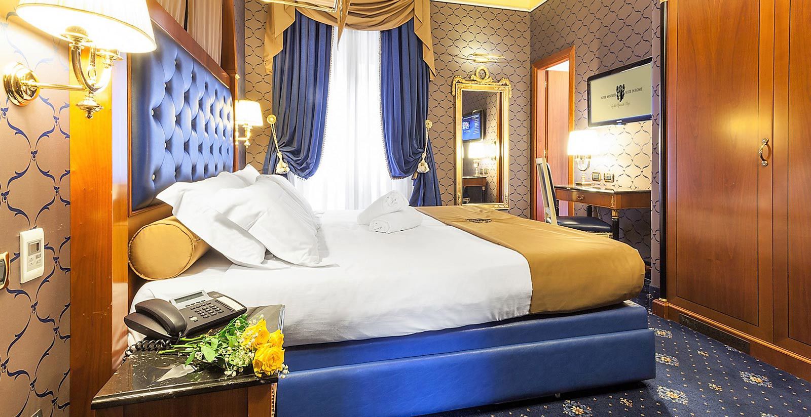 Deluxe with exterior views 5