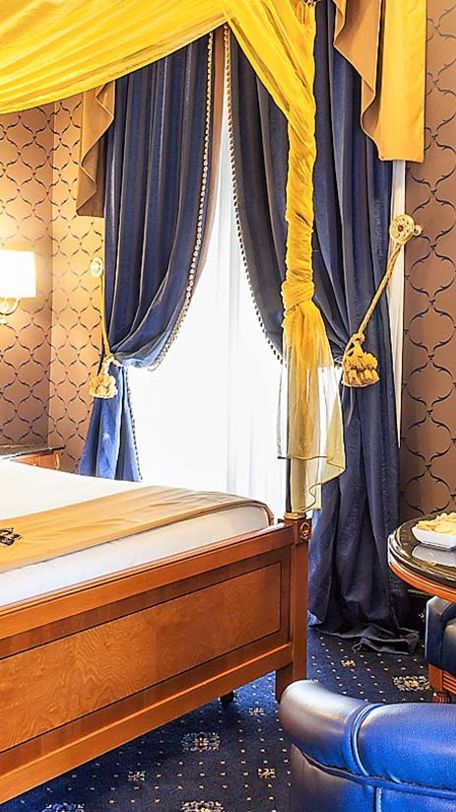 Deluxe with exterior views 3