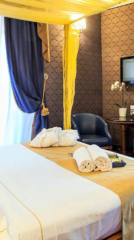 Deluxe with exterior views 2