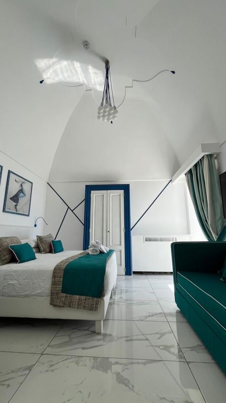 Executive Seaview with hot tub 8