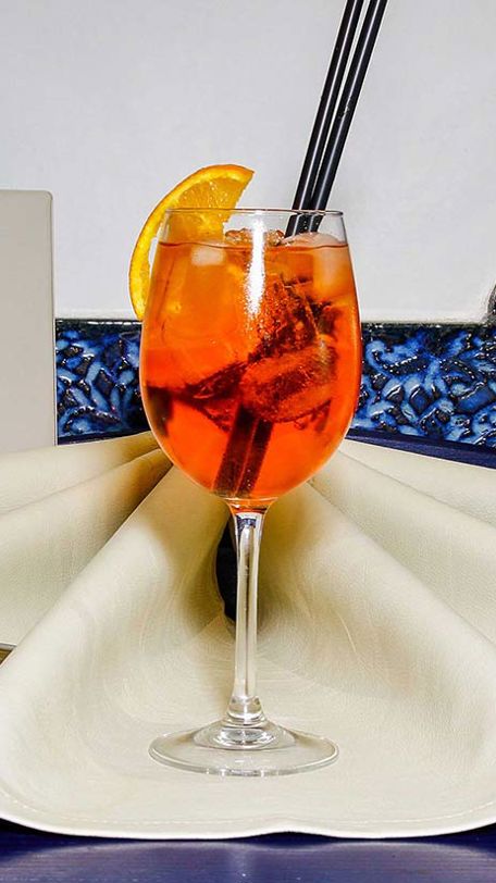 Cocktail bar 11