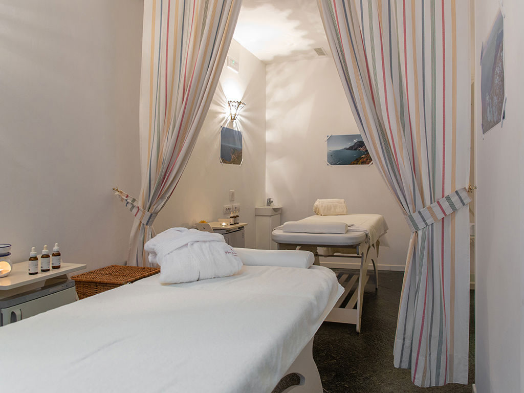 Beauty and Wellness Center 14