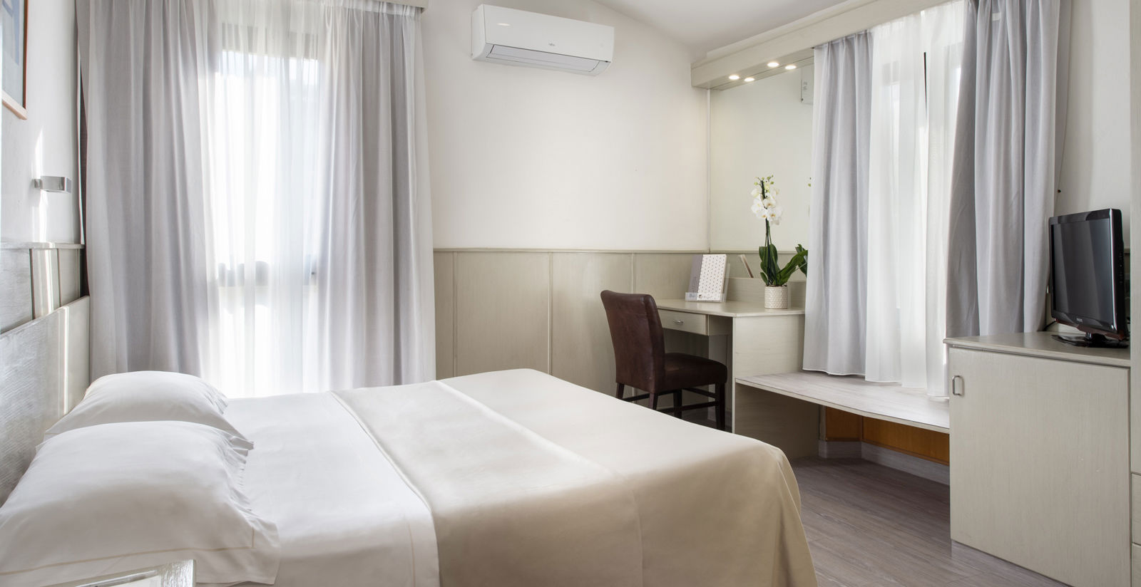 Rooms 12 Rooms 12