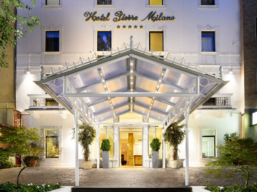 Hotel Pierre: Enjoy the taste of luxury with the gourmet restaurant 6