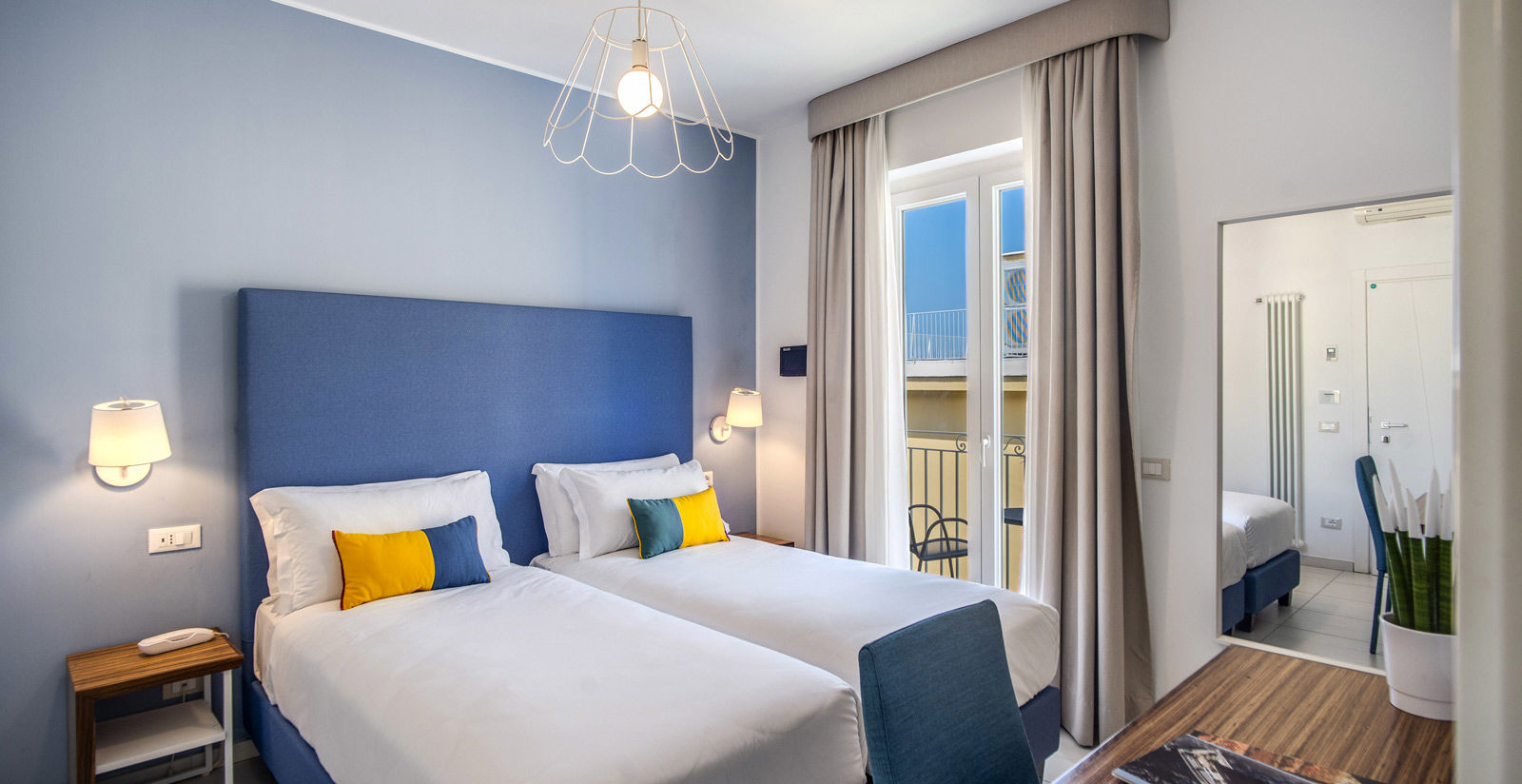 Camera Matrimoniale con balcone 7