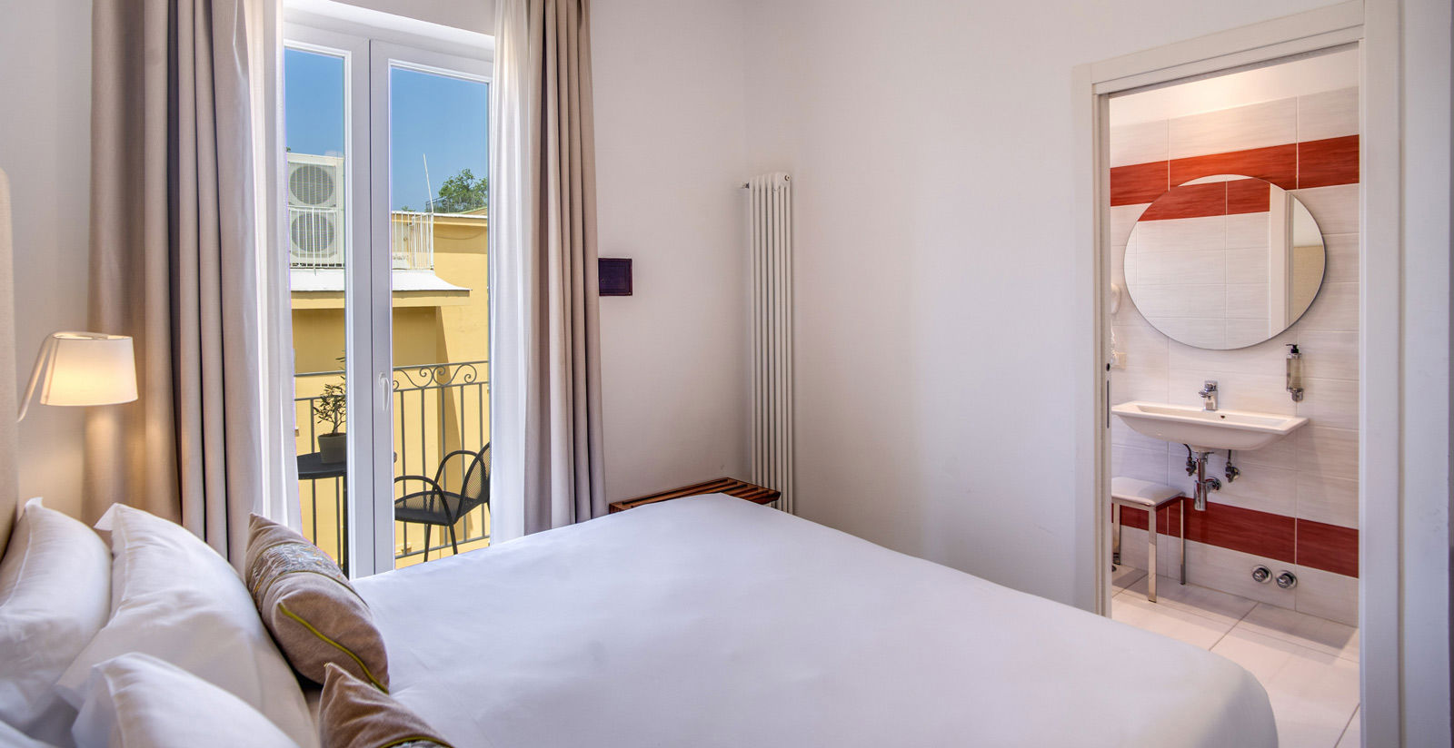 Camera Matrimoniale con balcone 6