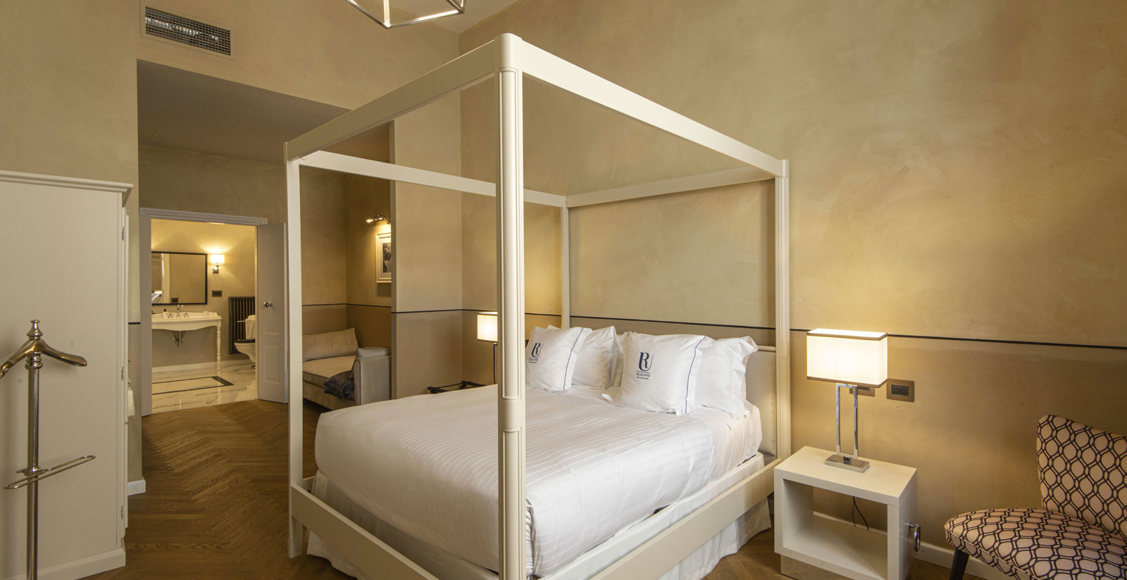 4 Star Hotel for romantic stay in Florence 6