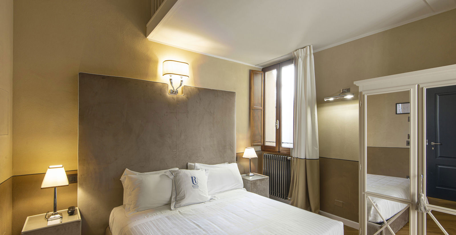 SUPERIOR ROOM 4 SUPERIOR ROOM 4
