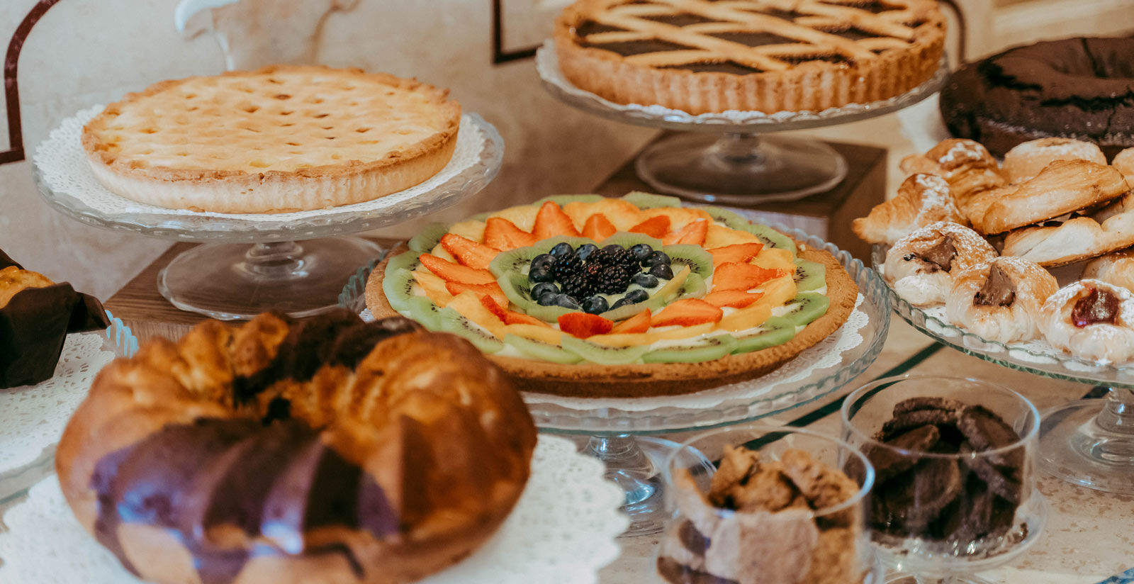 Lounge Bar & Breakfast 8 Lounge Bar & Breakfast 8