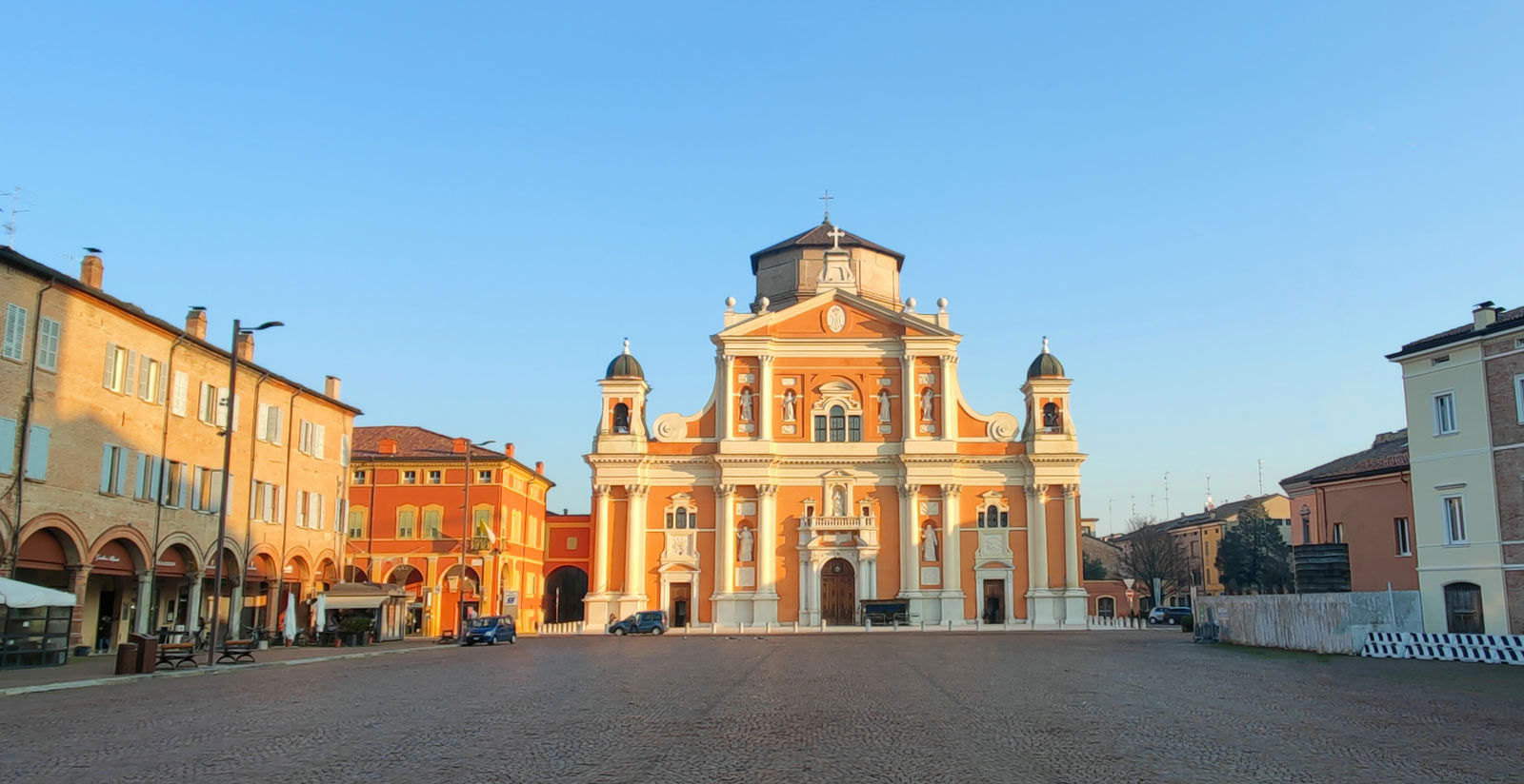 Piazza Martiri and the Cattedrale dell