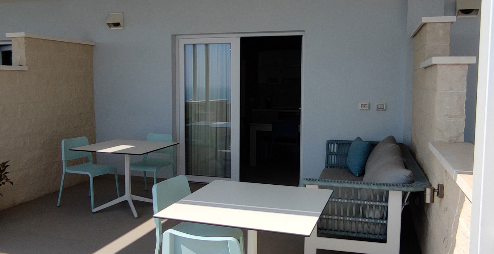 Camera con cucina e terrazza 15