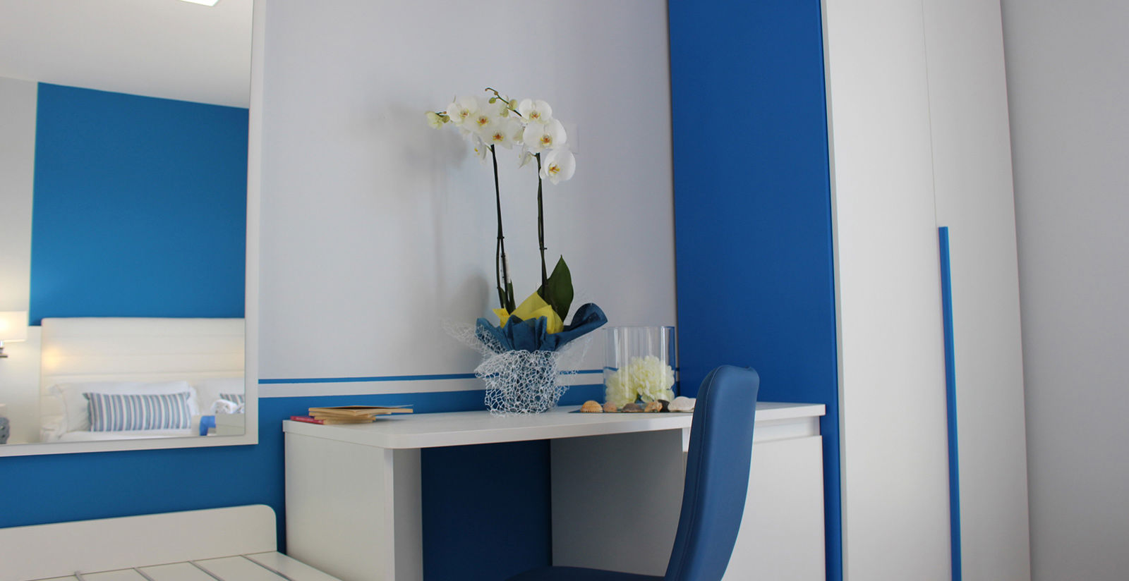 Camera matrimoniale con balcone e vista mare 27