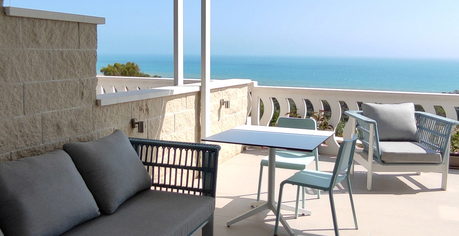 Camera con cucina e terrazza 13