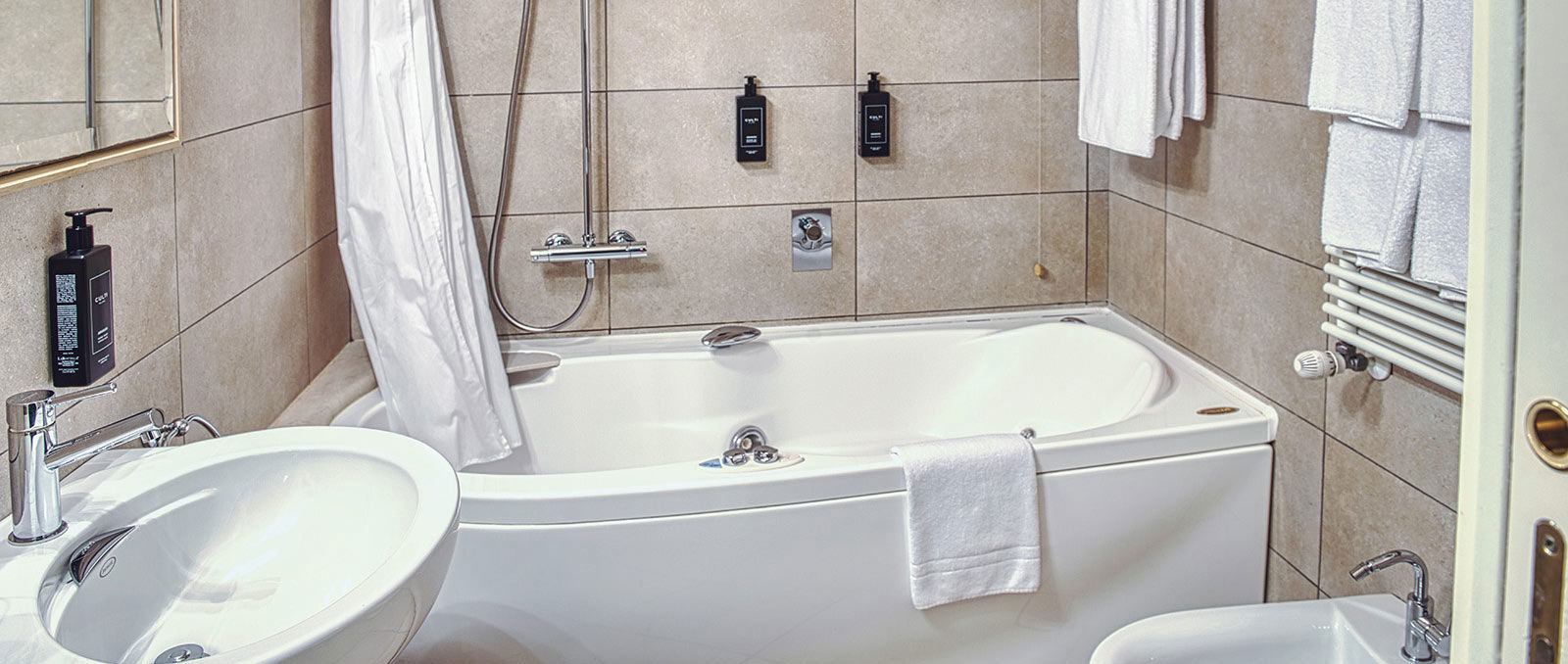 Comfort Room with Jacuzzi  6