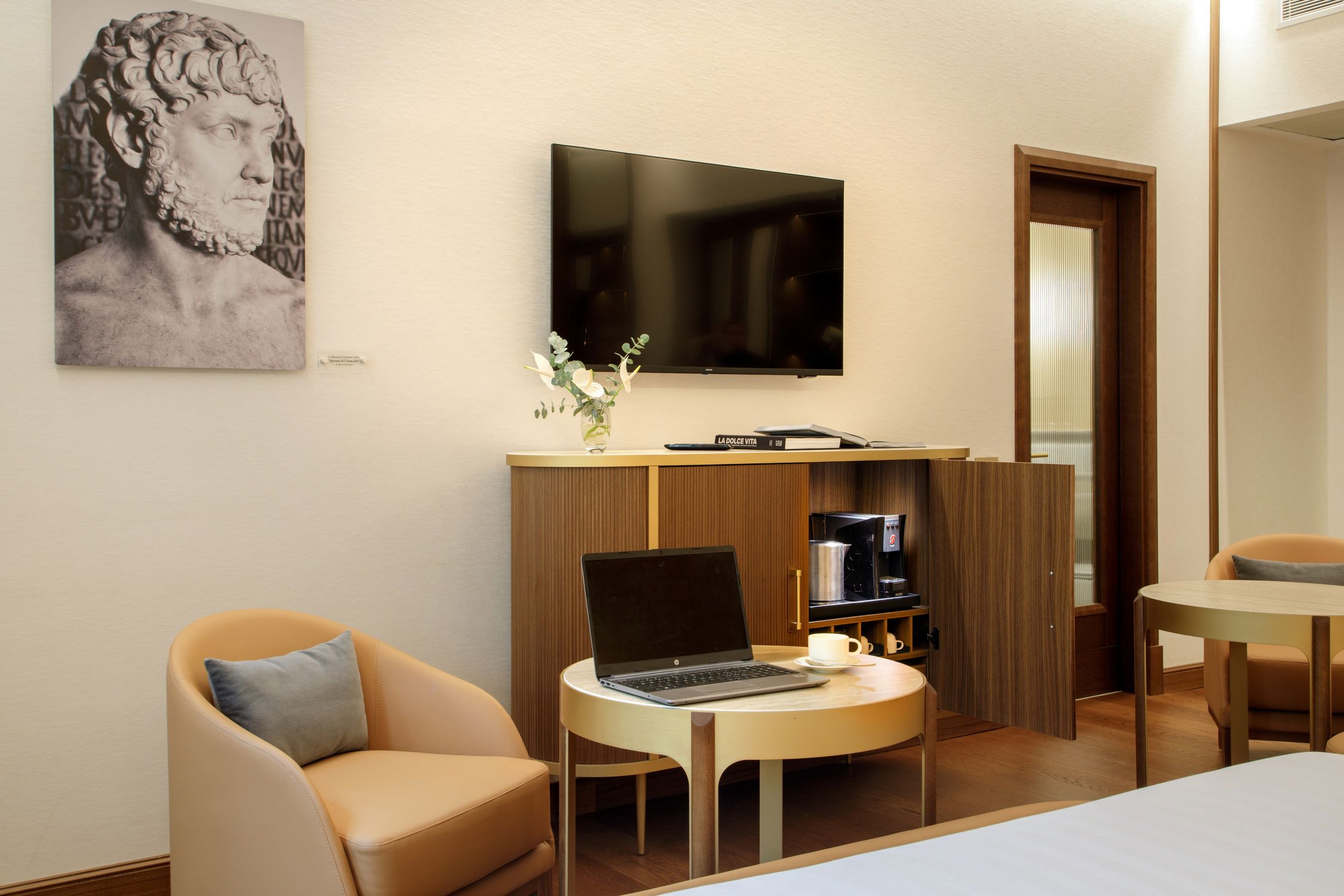 OMNIA Deluxe Double Queen 6