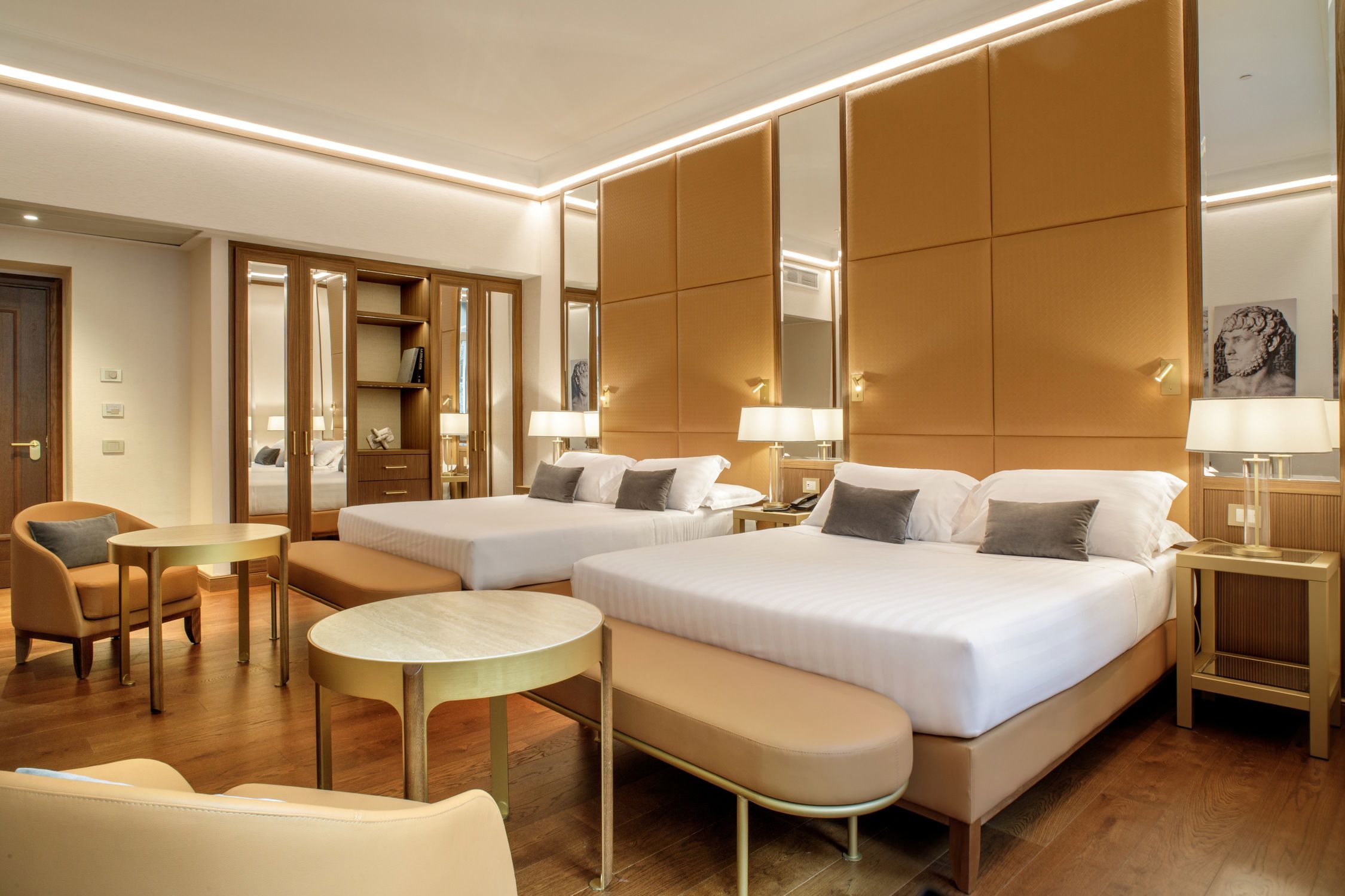 OMNIA Deluxe Double Queen 5