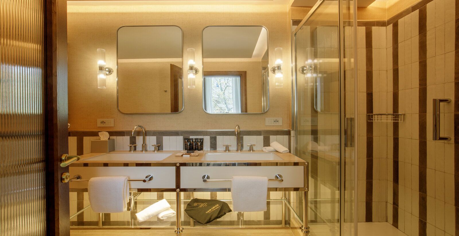 OMNIA Executive Suite 4