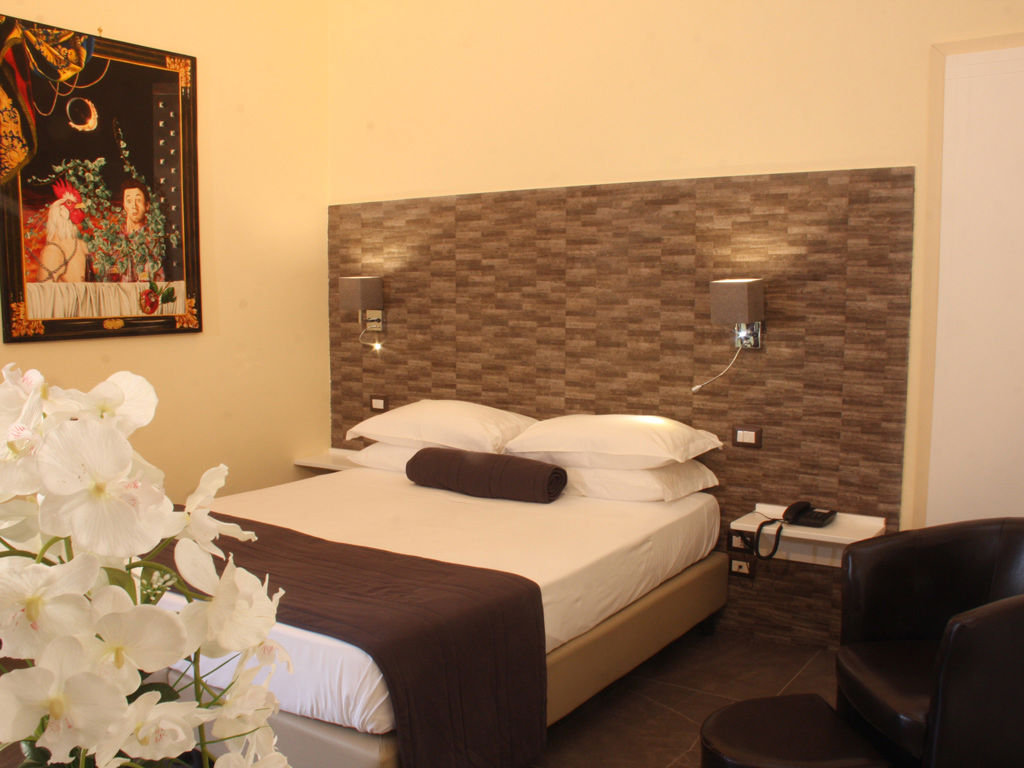 Welcome to Piazza Carità 15 Welcome to Piazza Carità 15