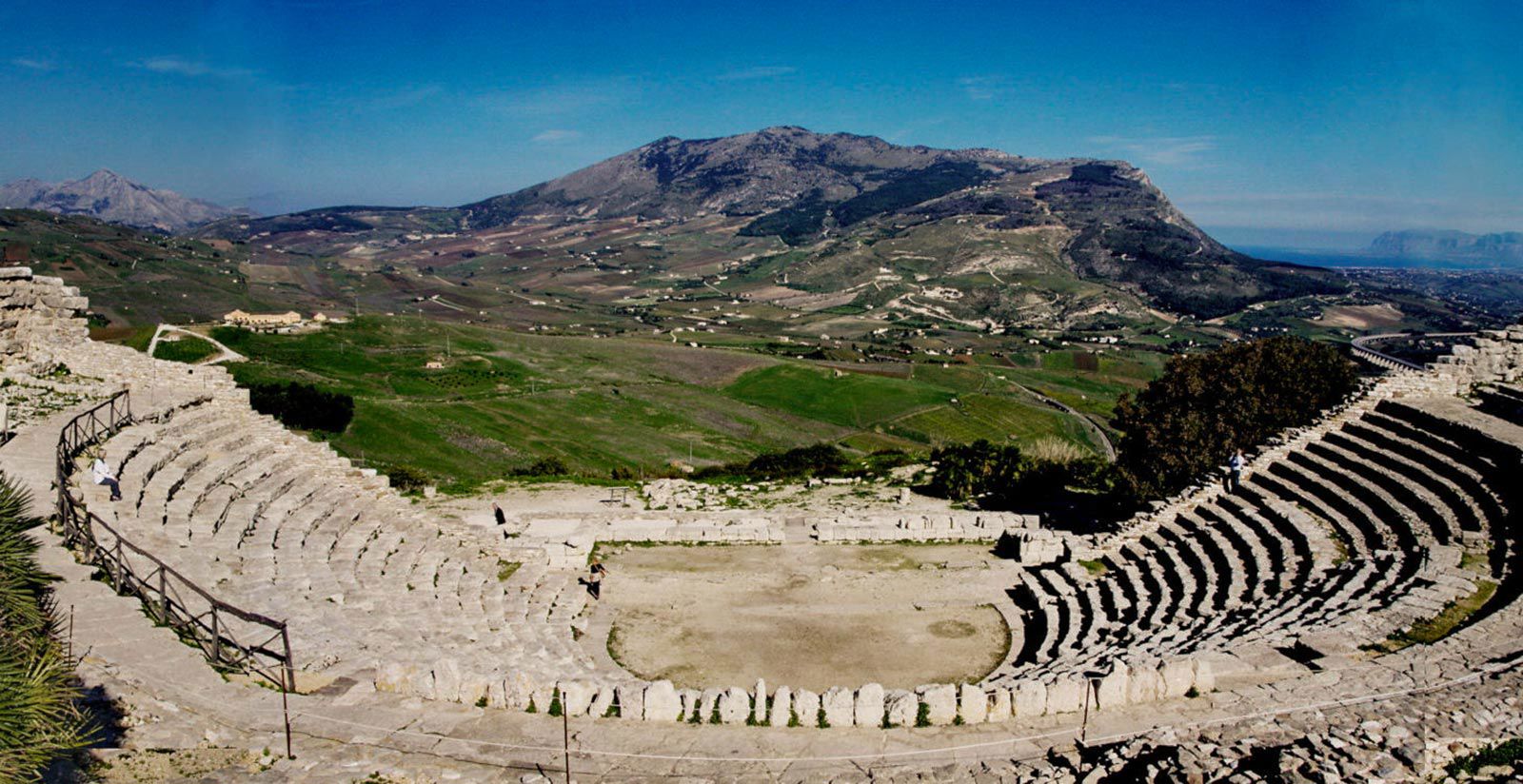  A LEAP BACK IN HISTORY WITH THE TEMPLE AND THEATRE OF SEGESTA 5