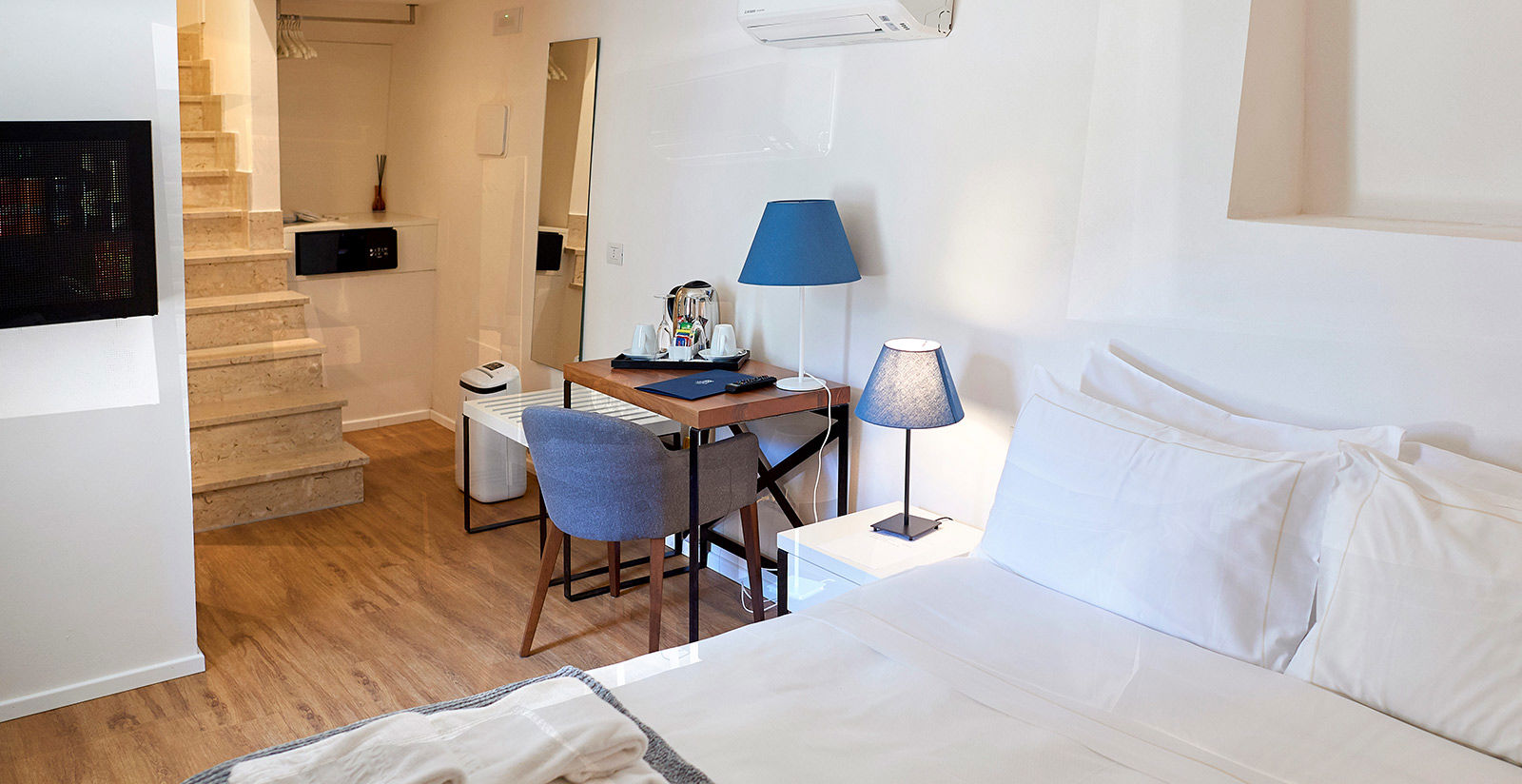 EXPERIENCE BREAKFAST IN A SEA VIEW ROOM 4 EXPERIENCE BREAKFAST IN A SEA VIEW ROOM 4