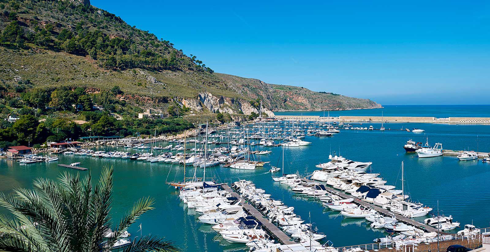 THREE BALCONIES WITH PANORAMIC VIEW ROOM WITH A ROMANTIC ATMOSPHERE 4