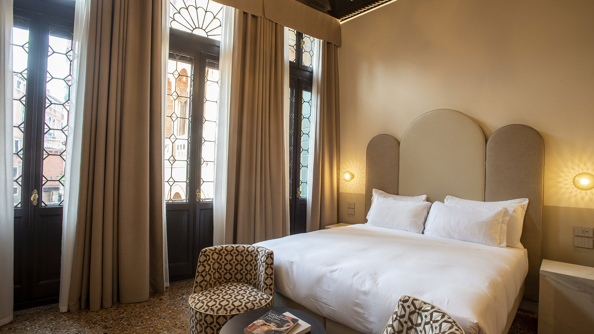 Junior Suite with canal view 1